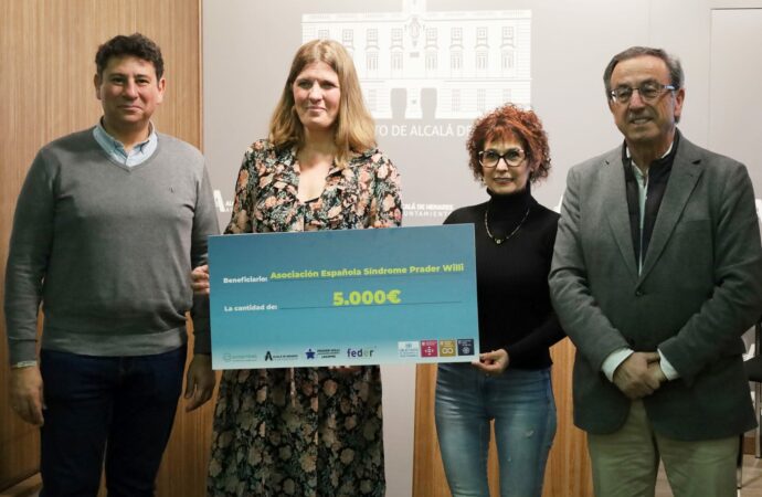 Entrega en Alcalá del cheque de reciclaje solidario a la Asociación Española Síndrome de Prader-Willi