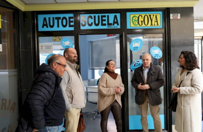 Los comerciantes del Centro Comercial El Val en Alcalá presentan al Ayuntamiento su proyecto de remodelación