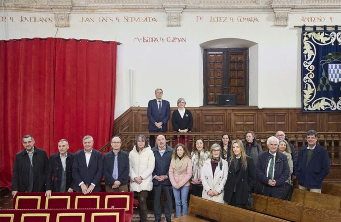 El nombre de María Isidra de Guzmán se incorpora a la lista de los ilustres personajes que adornan las paredes del Paraninfo de la UAH