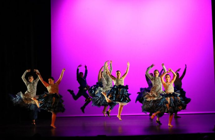El Taller de Danza Alcalá cautivó a los espectadores en el Teatro Cervantes