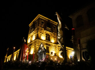 El Cristo de la Agonía y María Santísima de los Dolores volvieron a salir de madrugada en Alcalá