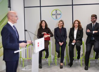 Visita de la presidenta Ayuso a Berlimed, la planta de Bayer en Alcalá