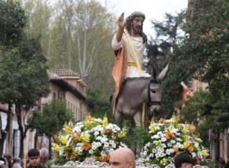 Domingo de Ramos en Alcalá: la lluvia respetó la procesión de «La Borriquita»