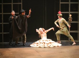 Los Cuernos de Don Friolera hizo disfrutar al público del Teatro Cervantes de Alcalá