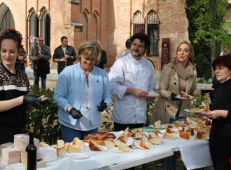 La fiesta del Hornazo volvió el Lunes de Pascua a Alcalá de Henares