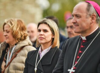 El Obispo de Alcalá, Antonio Prieto Lucena, natural de Córdoba, reza por las víctimas del accidente de Adamuz