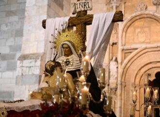 La lluvia obligó a dar marcha atrás en Alcalá a la «Procesión del silencio» en Lunes Santo