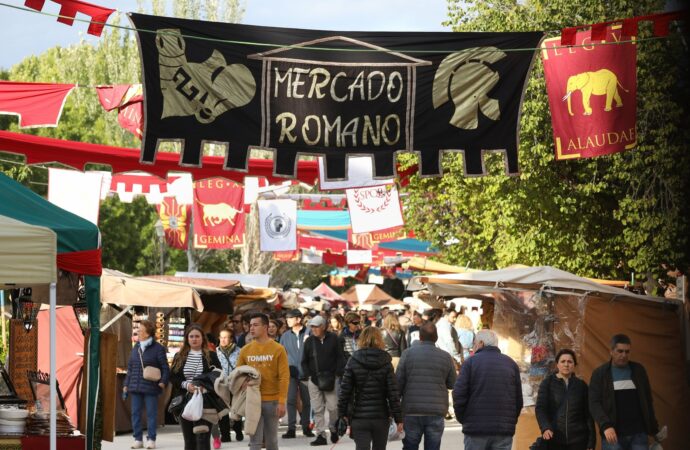 Los romanos vuelven a llenar el Puente de Mayo en Alcalá con su Mercado y Circus Maximus