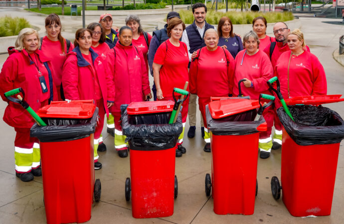 Las Brigadas de Eliminación de Excrementos Caninos (BEECAN), en marcha en Torrejón de Ardoz