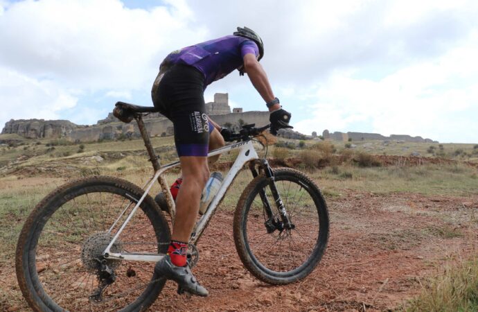 La Sierra Norte de Guadalajara se vuelca con el deporte: Atienza acoge la II Conquista de Thitia MTB