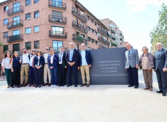 Un monolito en la plaza de Santa Ana de Alcalá recuerda ya a Francisco Javier García Gutierrez
