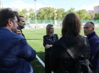 El campo de fútbol de la A.D. Henares renueva sus instalaciones en Alcalá