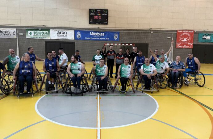 El equipo de veteranos del baloncesto Alcalá en silla de ruedas, campeón de liga