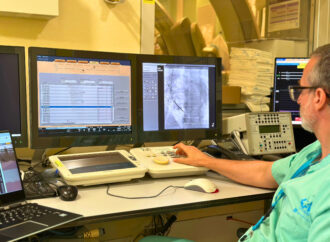 El Hospital de Torrejón implanta un innovador dispositivo cardiaco en un paciente con angina refractaria