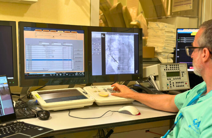 El Hospital de Torrejón implanta un innovador dispositivo cardiaco en un paciente con angina refractaria
