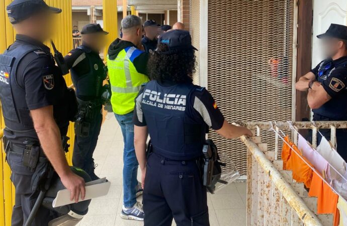 Desalojo con amplio dispositivo policial en «La Corrala» de Alcalá