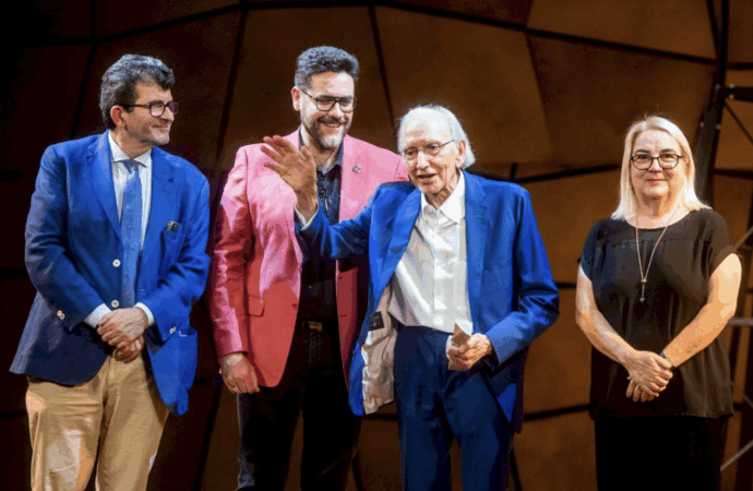 Clásicos en Alcalá 2025: José Luis Alonso de Santos recogió el Premio Fuente de Castalia