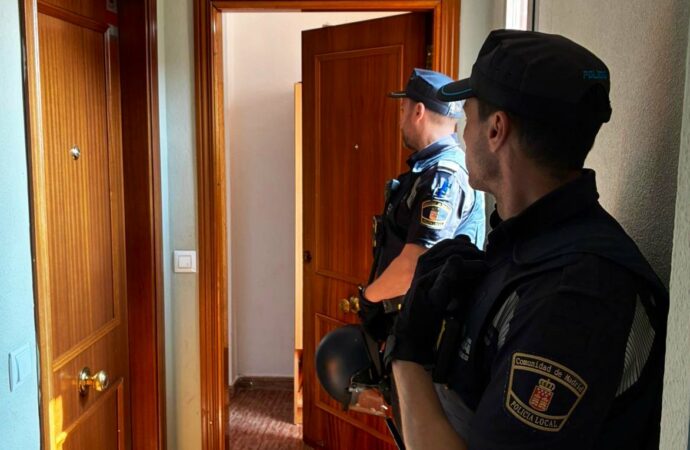 La Policía Local de Alcalá realiza un nuevo desalojo de una casa ocupada en el barrio de Espartales