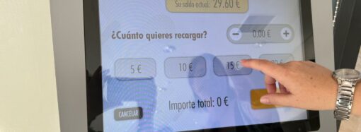 Los quioscos digitales de recarga de tarjetas de autobús están ya en funcionamiento en Guadalajara