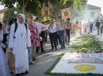 La Solemne Procesión del Corpus Christi recorrió las calles de Alcalá
