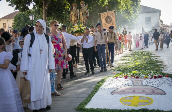 La Solemne Procesión del Corpus Christi recorrió las calles de Alcalá