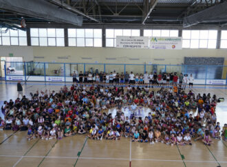 Visita del alcalde de Torrejón a las escuelas Polideportiva, Predeportiva y de Natación organizadas por el Ayuntamiento