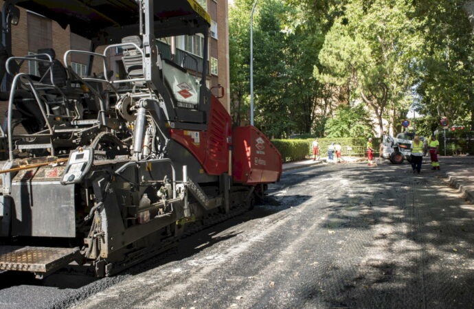 Avanzan las obras de asfaltado y pavimentación en Nueva Alcalá y Tabla Pintora en Alcalá de Henares