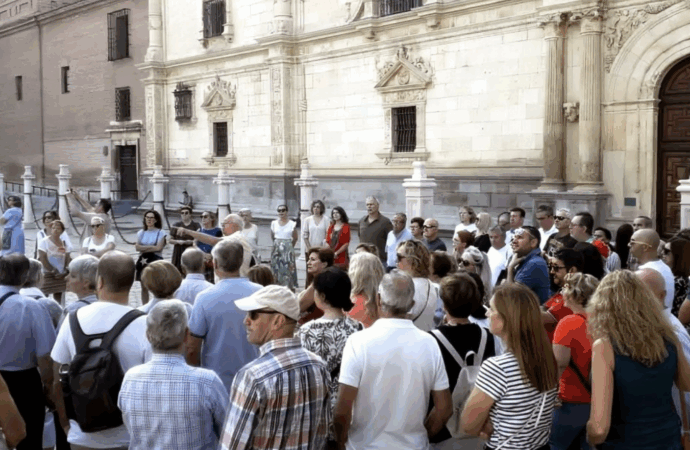 Las rutas con Historia de Alcalá que se celebran con éxito los primeros domingos de mes