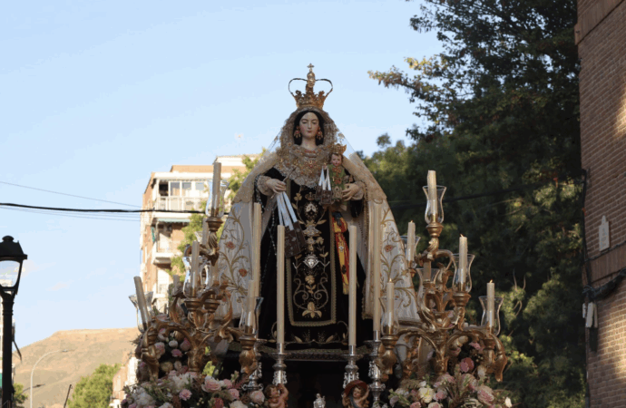 La Virgen del Carmen salió en procesión por Alcalá de Henares con emoción y solemnidad