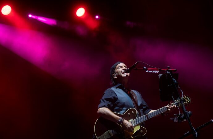 Los Secretos y Fernandisco amenizaron los Conciertos de La Muralla en Alcalá de Henares