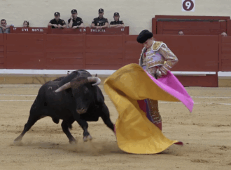 Sebastián Castella, Marco Pérez y Olga Casado: una oreja cada uno en la primera de la Feria Taurina de Alcalá