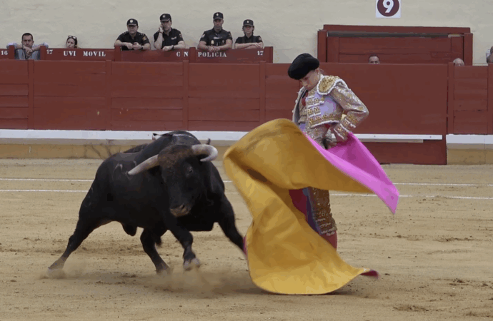 Sebastián Castella, Marco Pérez y Olga Casado: una oreja cada uno en la primera de la Feria Taurina de Alcalá