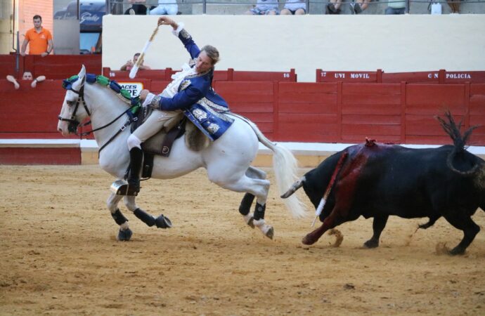 Rejones en Alcalá /  Andy Cartagena volvió a caer lesionado mientras  Rui Fernandes y Sergio Galán salen a hombros