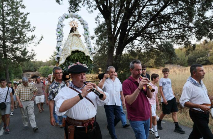 Procesión y tradiciones marcan el día grande de las fiestas en Tamajón