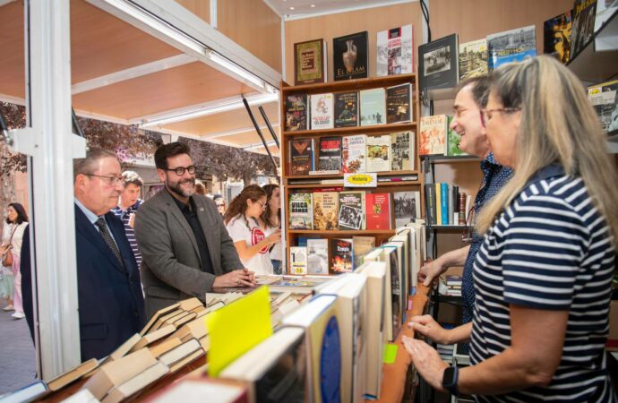 La Feria del Libro Antiguo y de Ocasión de Alcalá regresa a la Calle Libreros hasta el 12 de octubre