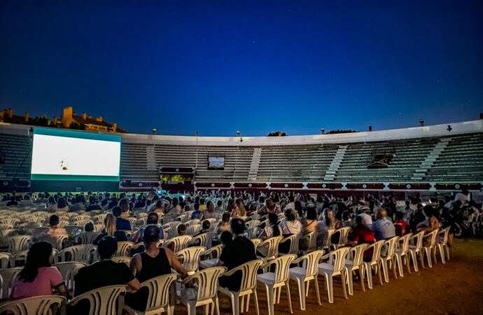 Éxito del Cine de Verano de Torrejón tras 18 películas gratis en la Plaza de Toros