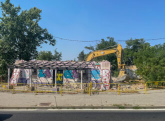 Derribado el edificio abandonado de La Torreta y dos naves ocupadas ilegalmente en Torrejón