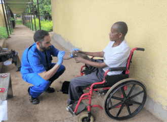 Un microbiólogo del Hospital de Alcalá, premiado por su participación en la creación y mejora de laboratorios en distintas zonas de África y América Latina
