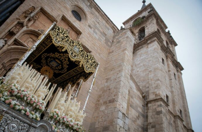 La Virgen de la Soledad Coronada procesionó por Alcalá en el XXV Aniversario de su Coronación Canónica