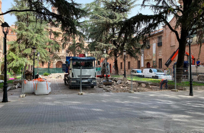 Plaza de las Bernardas de Alcalá: en la marcha la rehabilitación del pavimento empedrado