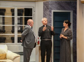 El «sacerdote» Josema Yuste llenó el Teatro Cervantes de Alcalá con la última obra de Ferias