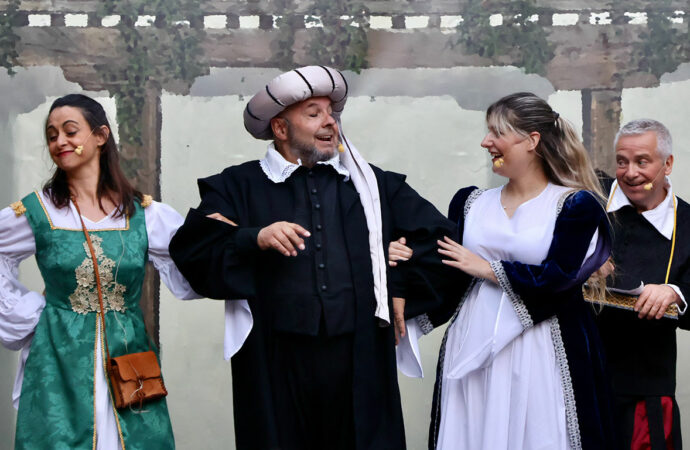 El Teatro TIA volvió a representar «Lo que el Quijote no Cuenta» en la Antigua Hospedería de Estudiantes