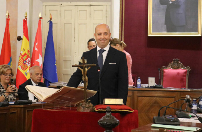 Víctor Cobo ya es nuevo concejal del Ayuntamiento de Alcalá de Henares