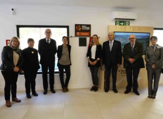 Sigüenza inaugura una placa de Hispania Nostra por su cartelería premiada