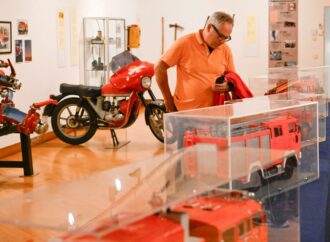 Abre en Alcalá la exposición “Cuando suena la sirena” en homenaje al 50 aniversario de su Parque de Bomberos