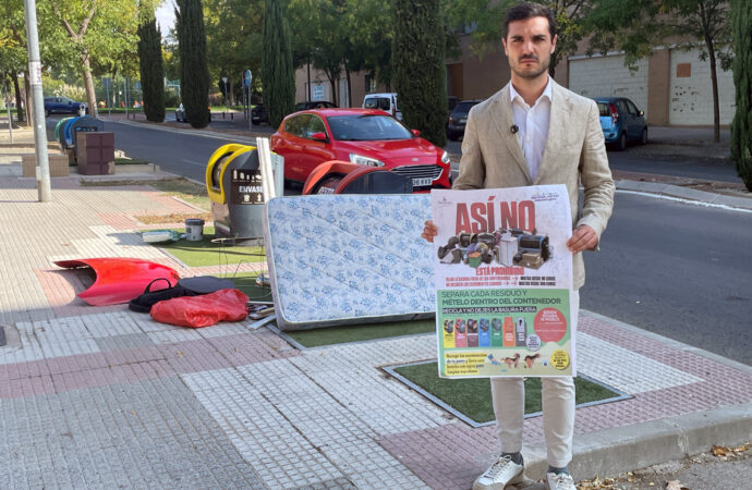 Multas de 90 euros en Torrejón para quienes dejen la basura fuera de los contenedores y desde 300 euros para los propietarios que no recojan los excrementos de sus mascotas