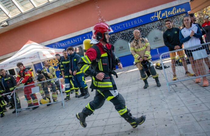 Ganadores de la V Carrera Vertical organizada por Cruz Roja en Alcalá