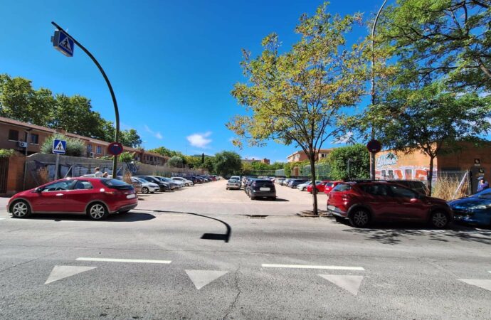 La parcela de la calle Luis Vives de Alcalá se transformará en un aparcamiento público de 75 vehículos