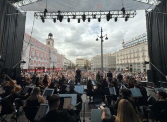 La Orquesta Ciudad de Alcalá llenó la Puerta del Sol para el concierto de la Hispanidad del 12 de octubre