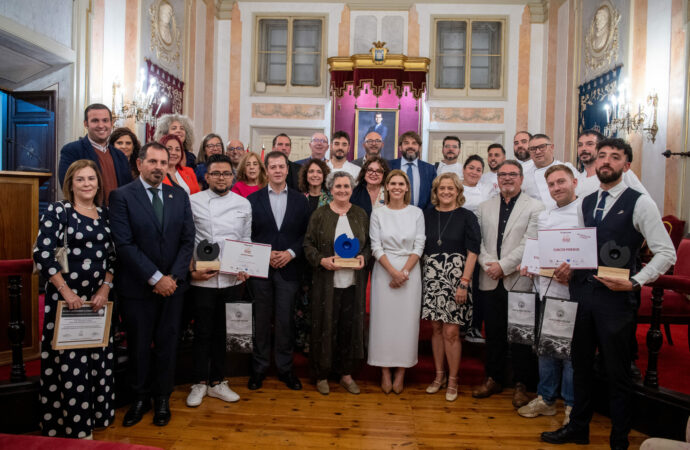 El restaurante Mesa 12 gana el Certamen Alcalá Gastronómica y Pepa Muñoz recoge el Premio Cervantes Gastronómico